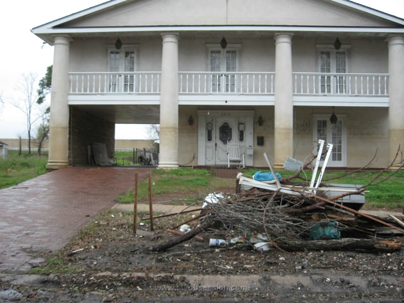 08. You can easily see the waterline on this house...about 5 feet..jpg