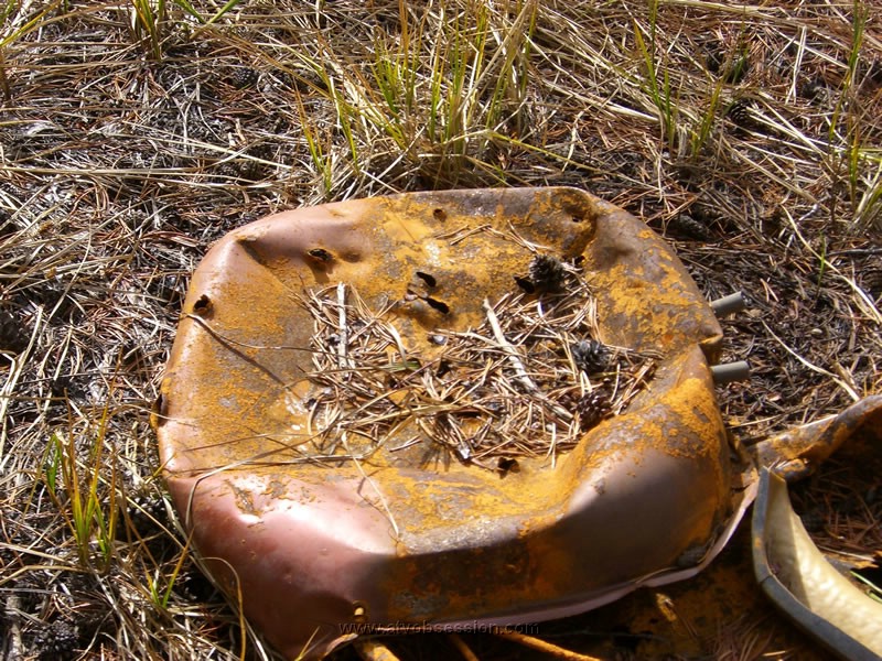 037. A broken something..jpg