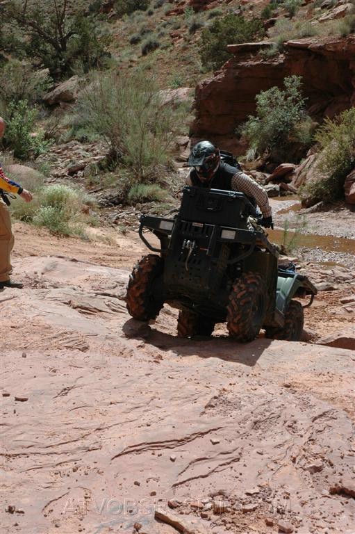 050. Dusty comes over to lend Thomas a hand..jpg