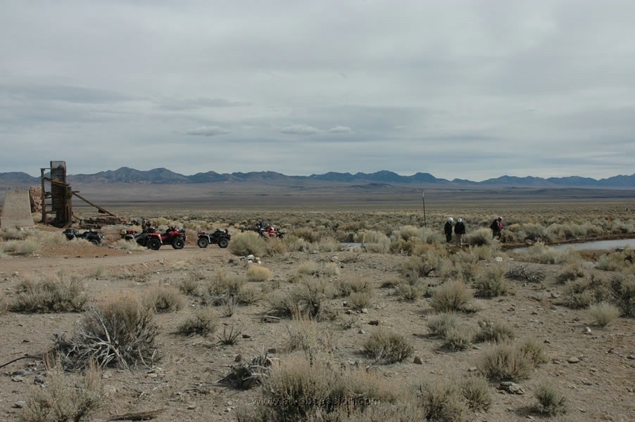 148. Everyone checking out the fish, before we leave..jpg